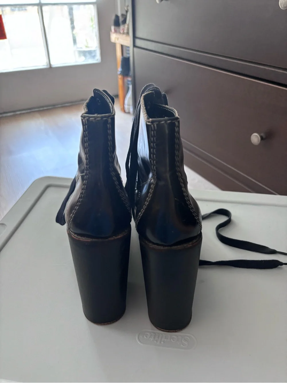 Chloe Runway Doc Boots 39